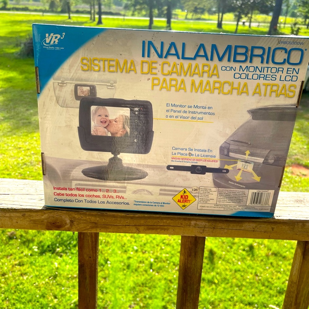 Wireless Back Up Camera System with Color LCD Monitor - Picture 3 of 4